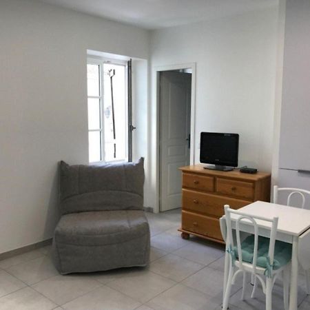 Studio Renove En Centre-Ville, Ideal Pour Des Vacances A Pied, Calme Et Confort, Classe 2 Etoiles. - Fr-1-4-512 Сен Жан дьо Луз Екстериор снимка